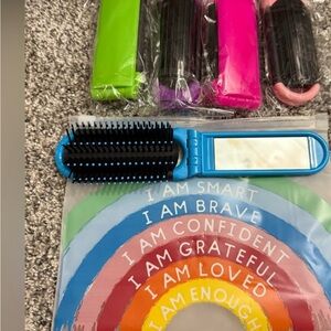 NWT FOLDABLE BRUSHES WITH MIRROR 5 TOTAL IN PACK 💙💜💚🧡🩷